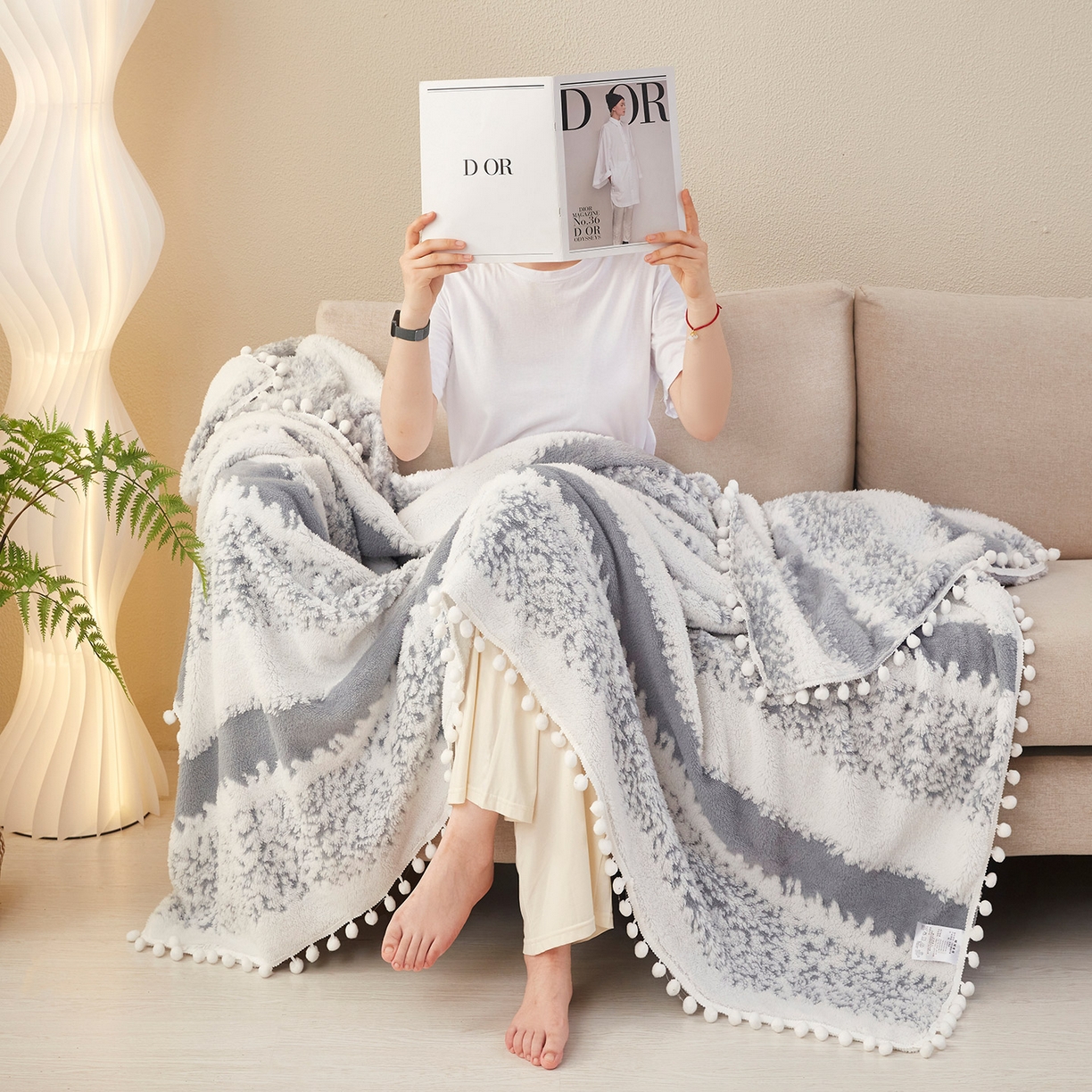 91家纺网 家纺一手货源 找家纺 肖恩毯业 2025新款阳离子双色提花雪球梦语小球毯 雪球梦语烟灰