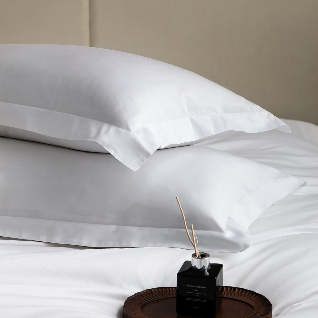 91家纺网 家纺一手货源 找家纺 澜昕 星级酒店床单被套床笠丝光贡缎纯棉四件套三件套 60*40纯白款可定制刺绣