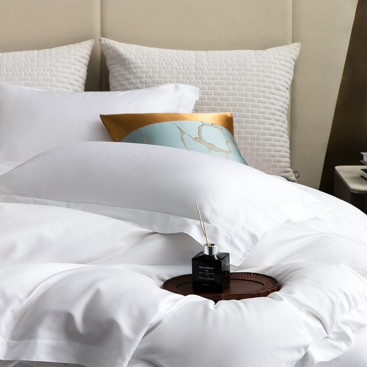 91家纺网 家纺一手货源 找家纺 澜昕 星级酒店床单被套床笠丝光贡缎纯棉四件套三件套 60*80纯白款可定制刺绣