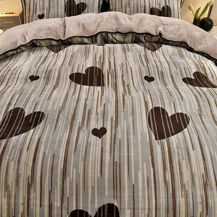 91家纺网 家纺一手货源 找家纺 诺梵家纺 2025新款8斤加厚保暖金貂绒牛奶绒印花四件套卡布奇诺