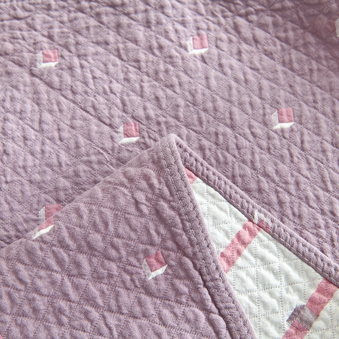 91家纺网 家纺一手货源 找家纺 悦然毛巾被 2025新款全棉纯棉三层纱水洗枕巾 立体格豆纱