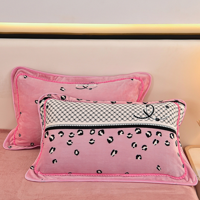 91家纺网 家纺一手货源 找家纺 诺梵家纺 2025新款8斤加厚保暖金貂绒牛奶绒印花四件套香可可-粉