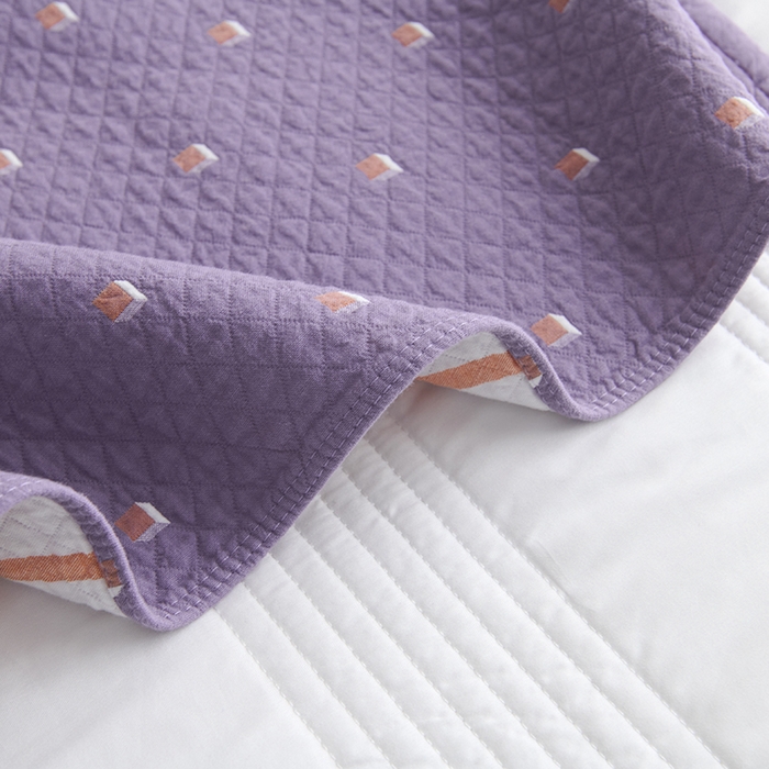 91家纺网 家纺一手货源 找家纺 悦然毛巾被 2025新款全棉纯棉三层纱水洗枕巾 立体格紫