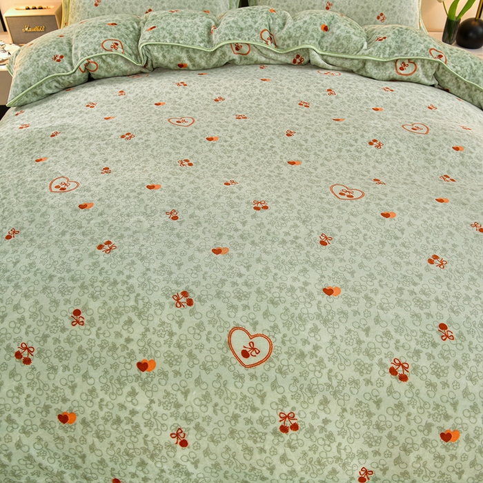 91家纺网 家纺一手货源 找家纺 诺梵家纺 2025新款8斤加厚保暖金貂绒牛奶绒印花四件套小樱桃-绿