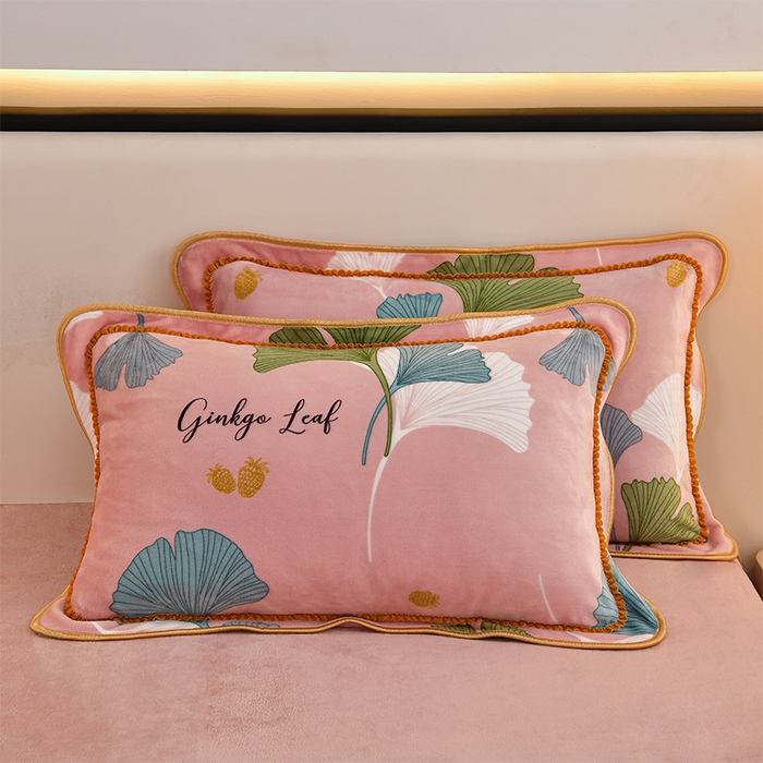 91家纺网 家纺一手货源 找家纺 诺梵家纺 2025新款8斤加厚保暖金貂绒牛奶绒印花四件套一叶知秋-粉