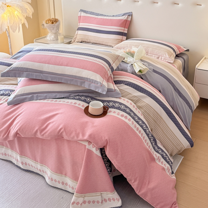 91家纺网 家纺一手货源 找家纺 铭浩 2025新款纯棉棉加厚磨毛升级喷气面料全棉四件套三件套 印象前线-粉