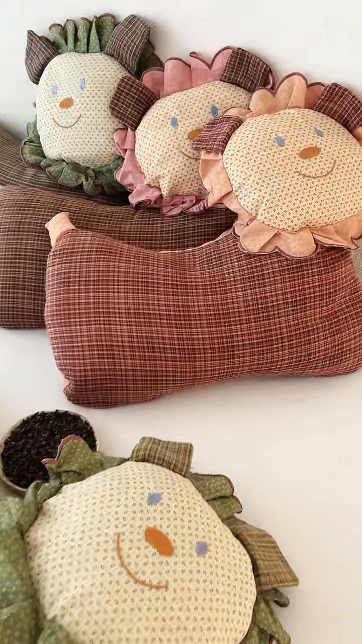 91家纺网 家纺一手货源 找家纺 （总）明星枕业 2025新款纯棉儿童卡通小狮子荞麦壳枕学生枕芯便携办公室沙发午睡枕枕头