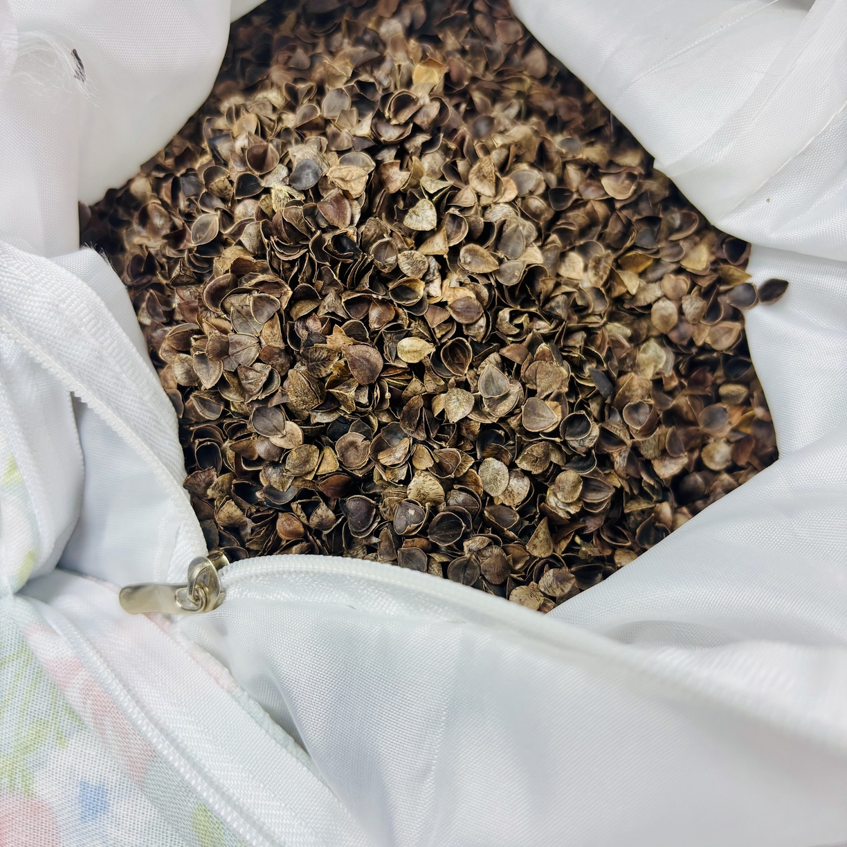 91家纺网 家纺一手货源 找家纺 眠多宝 2025新款全棉双层纱萌兔荞麦护颈枕枕头枕芯 田园风光