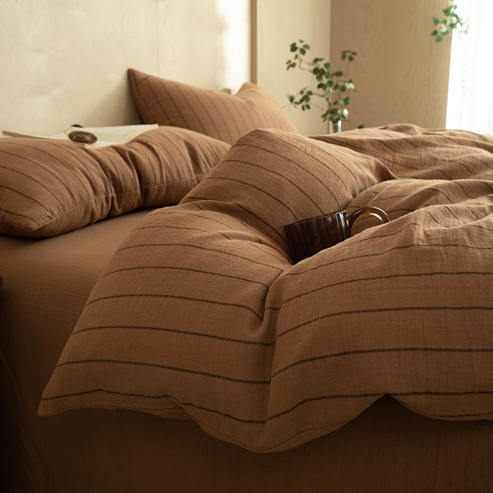 91家纺网 家纺一手货源 找家纺 棉小二 2025新款全棉色织条纹双层纱四件套 条纹驼