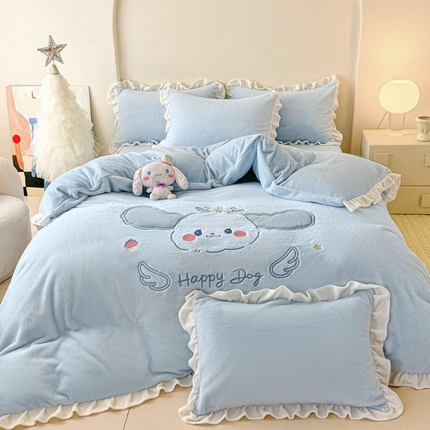 91家纺网 家纺一手货源 找家纺 （总）宝薇 2025新款高克重绒兔兔雪貂绒贴布绣牛奶绒四件套,大耳狗-公主粉,大耳狗-奶白蓝,大耳狗-天空蓝,蝴蝶-公主粉,蝴蝶-奶白蓝,蝴蝶-天空蓝,云朵兔-公主粉,云朵兔-奶白粉,云朵兔-天空蓝