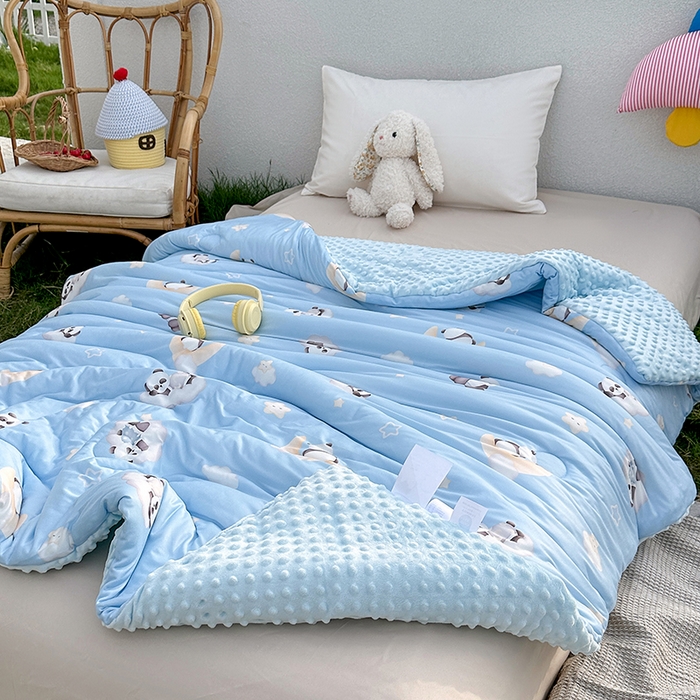 91家纺网 家纺一手货源 找家纺 小芽家居 2025新款儿童豆豆被被子被芯 熊猫乐园-蓝