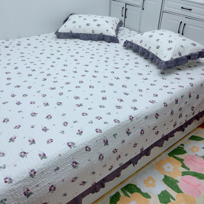 91家纺网 家纺一手货源 找家纺 暖居 2025新款纯棉绗缝夹棉榻榻米支持定制防滑全棉印花小碎花农村大炕盖三件套系列 葡萄紫色