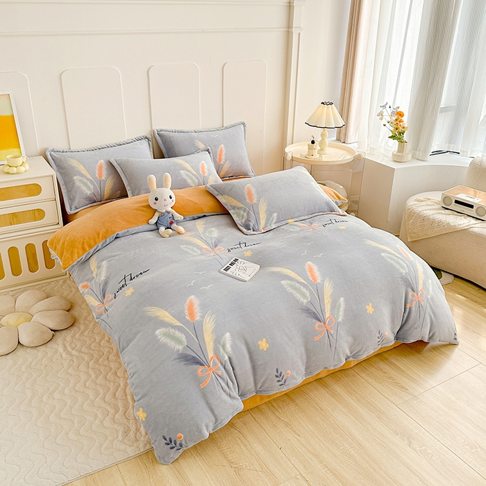 91家纺网 家纺一手货源 找家纺 家贝爱 2025新款A类牛奶绒印花四件套 情人草-灰