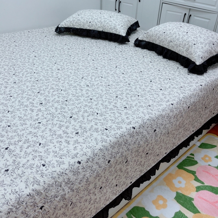 91家纺网 家纺一手货源 找家纺 暖居 2025新款纯棉绗缝夹棉榻榻米支持定制防滑全棉印花小碎花农村大炕盖三件套系列 南法假日