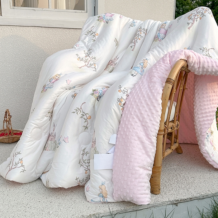 91家纺网 家纺一手货源 找家纺 小芽家居 2025新款儿童豆豆被被子被芯 仙踪漫游