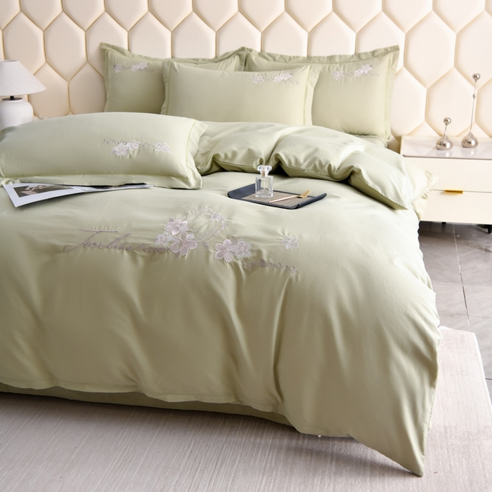 91家纺网 家纺一手货源 找家纺 江南春家纺 【柔-轻密】2025秋冬133x76高精密刺绣100%全棉四件套 【柔-轻密】春漫-梅子青