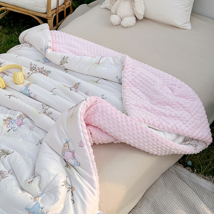 91家纺网 家纺一手货源 找家纺 小芽家居 2025新款儿童豆豆被被子被芯 仙踪漫游