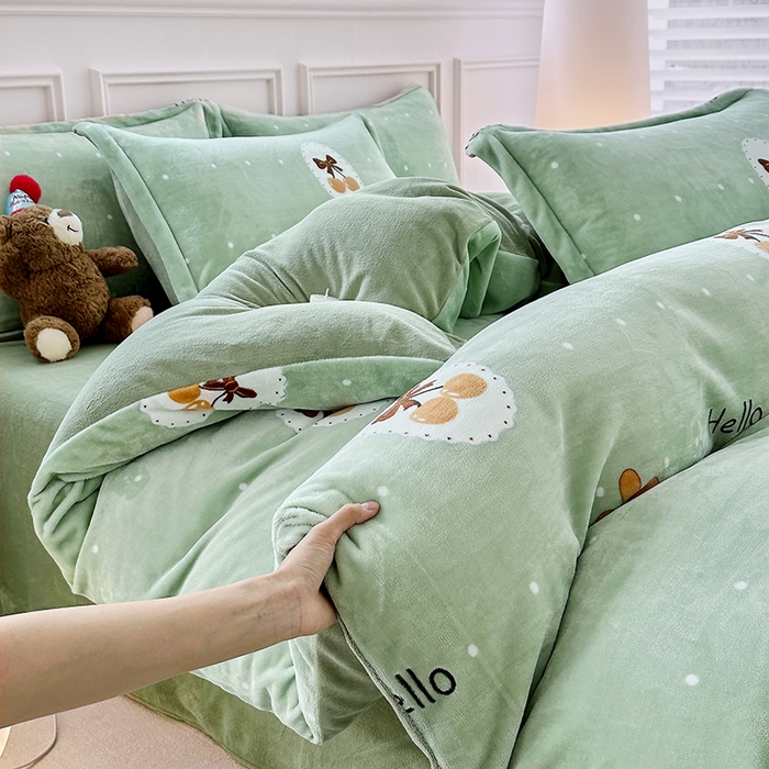 91家纺网 家纺一手货源 找家纺 家贝爱 2025新款A类牛奶绒印花四件套 波点樱桃