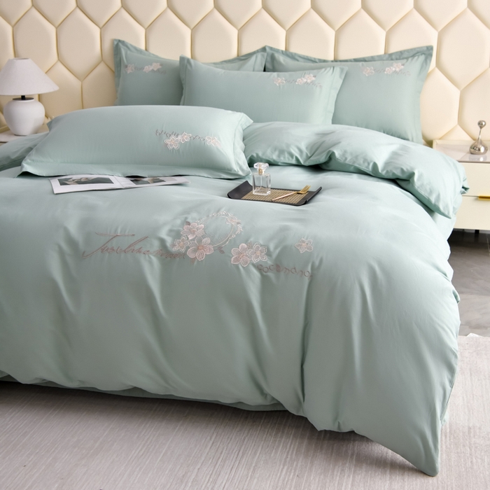 91家纺网 家纺一手货源 找家纺 江南春家纺 【柔-轻密】2025秋冬133x76高精密刺绣100%全棉四件套 【柔-轻密】春漫-苹果绿