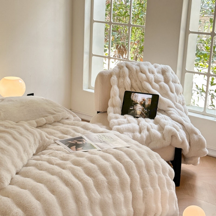 91家纺网 家纺一手货源 找家纺 酱子 2024新款高克重大兔绒牛奶绒四件套 暖白