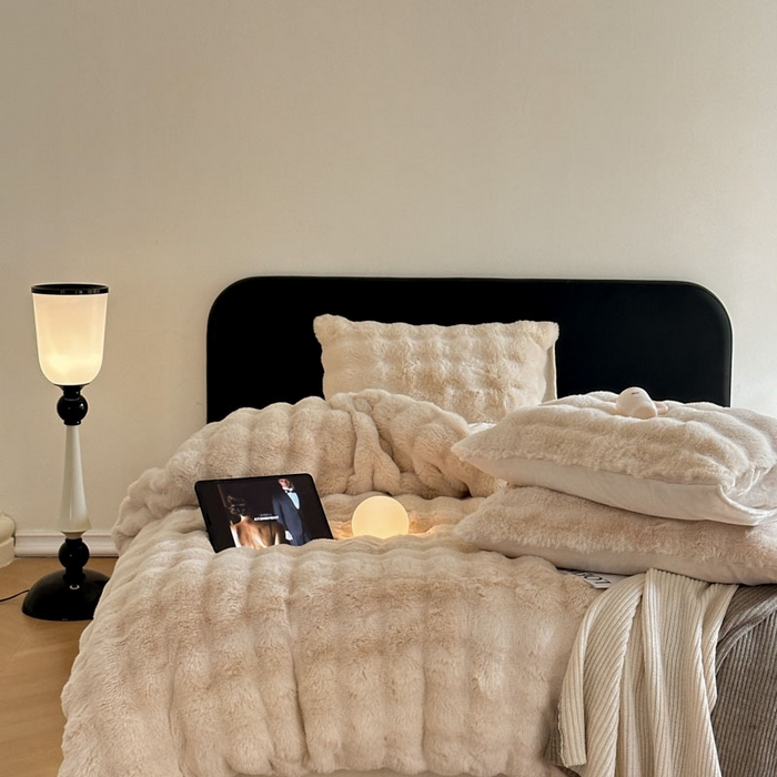 91家纺网 家纺一手货源 找家纺 酱子 2024新款高克重大兔绒牛奶绒四件套 米杏