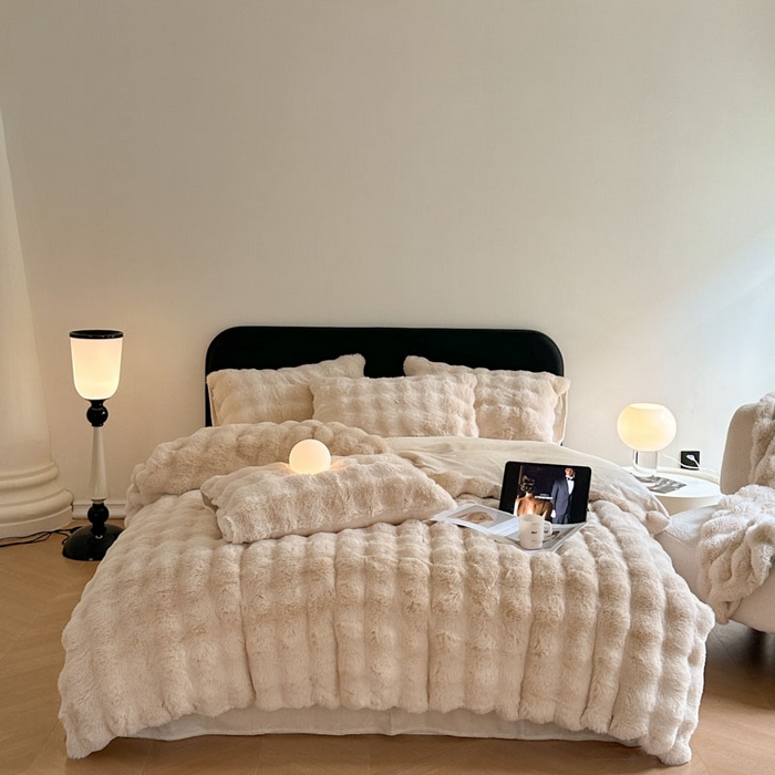 91家纺网 家纺一手货源 找家纺 酱子 2024新款高克重大兔绒牛奶绒四件套 米杏