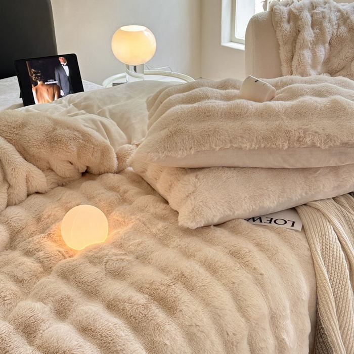 91家纺网 家纺一手货源 找家纺 酱子 2024新款高克重大兔绒牛奶绒四件套 米杏