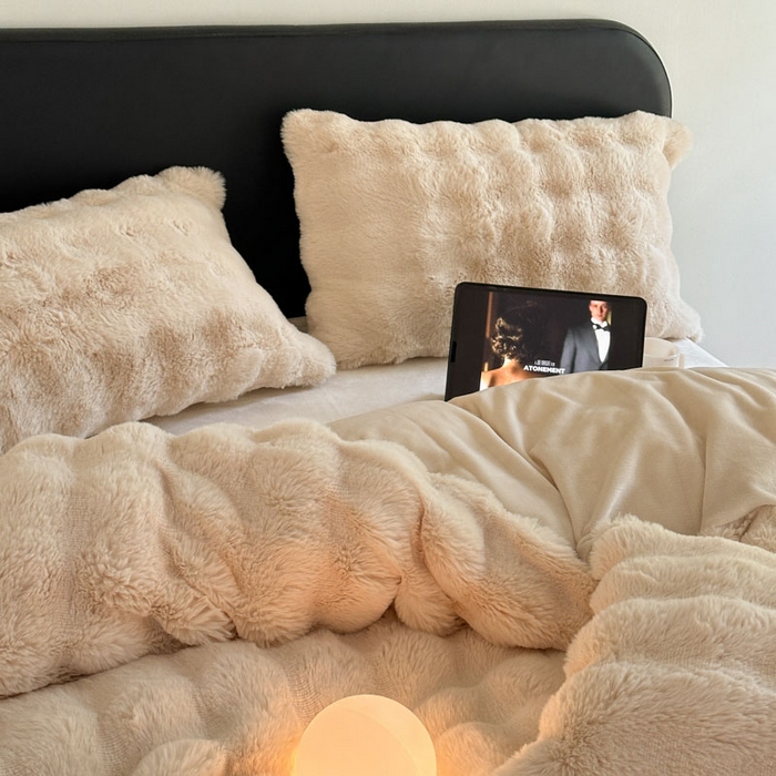 91家纺网 家纺一手货源 找家纺 酱子 2024新款高克重大兔绒牛奶绒四件套 米杏