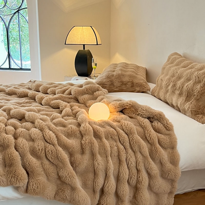 91家纺网 家纺一手货源 找家纺 酱子 2024新款高克重大牛奶绒被套毯毛毯 浅驼