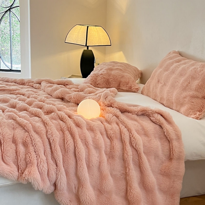 91家纺网 家纺一手货源 找家纺 酱子 2024新款高克重大牛奶绒被套毯毛毯 豆沙