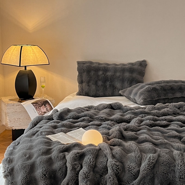 91家纺网 家纺一手货源 找家纺 酱子 2024新款高克重大牛奶绒被套毯毛毯 深灰
