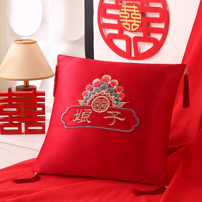 91家纺网 家纺一手货源 找家纺 贤内助家纺 2025新款新婚大喜结婚抱枕靠枕系列喜庆沙发靠背小抱枕喜床摆件 相公+娘子（外套+芯）