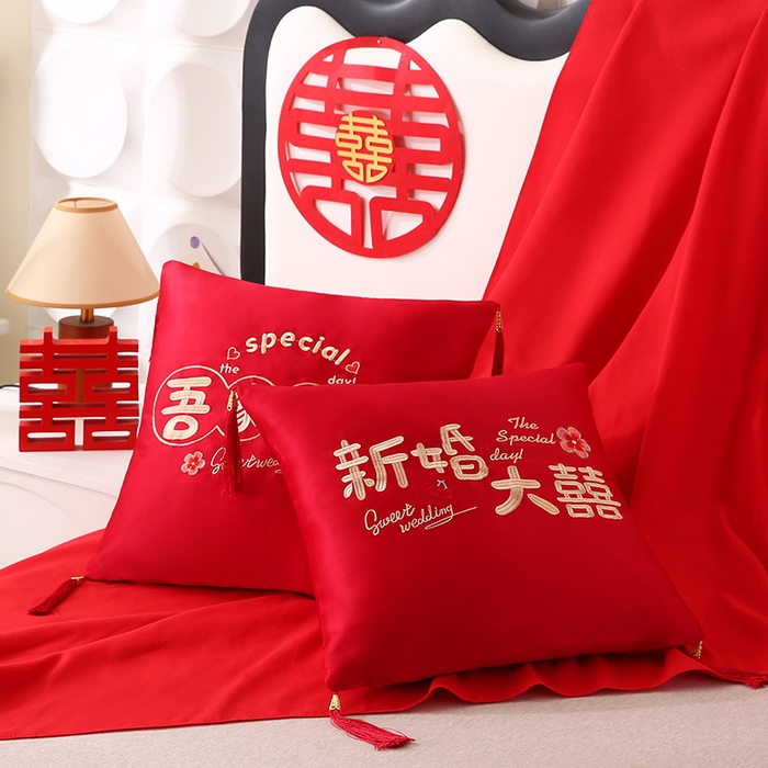 91家纺网 家纺一手货源 找家纺 贤内助家纺 2025新款新婚大喜结婚抱枕靠枕系列喜庆沙发靠背小抱枕喜床摆件 吾家有喜（外套+芯）