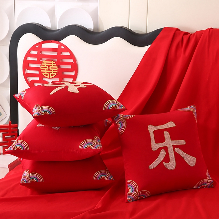 91家纺网 家纺一手货源 找家纺 贤内助家纺 2025新款新婚快乐结婚抱枕靠枕系列喜庆沙发靠背小抱枕喜床摆件 新婚快乐/套/4只（外套+芯）