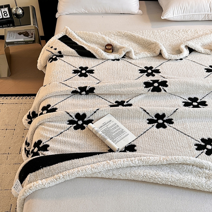 91家纺网 家纺一手货源 找家纺 沐棉家居 2025新款双层提花羊羔绒毛毯毯子 爱心花朵