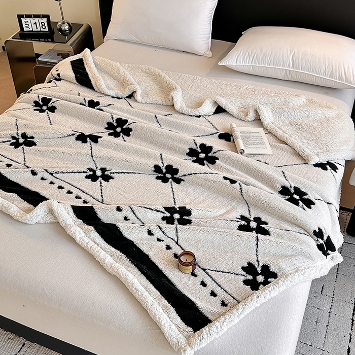 91家纺网 家纺一手货源 找家纺 沐棉家居 2025新款双层提花羊羔绒毛毯毯子 爱心花朵