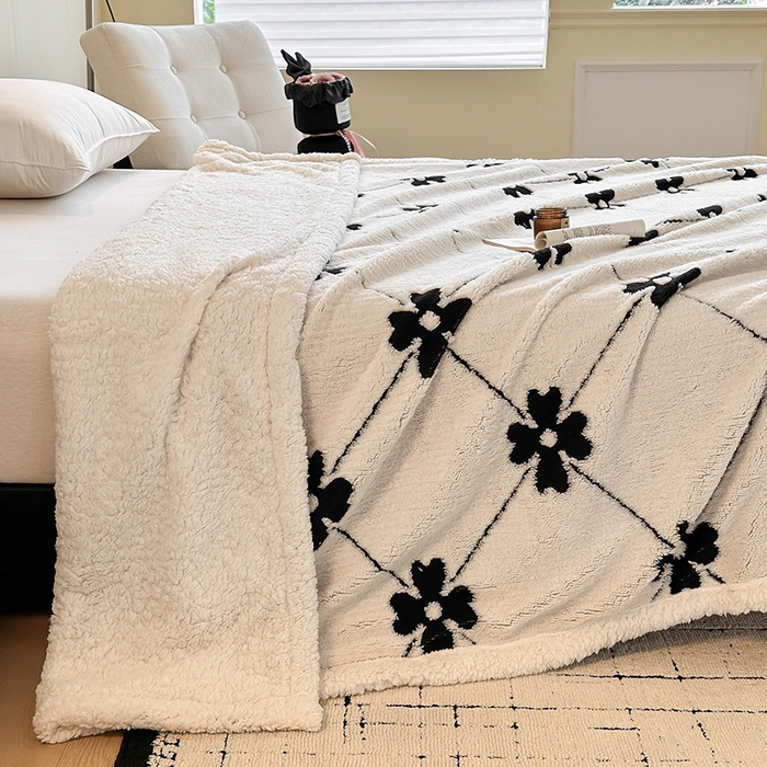 91家纺网 家纺一手货源 找家纺 沐棉家居 2025新款双层提花羊羔绒毛毯毯子 爱心花朵