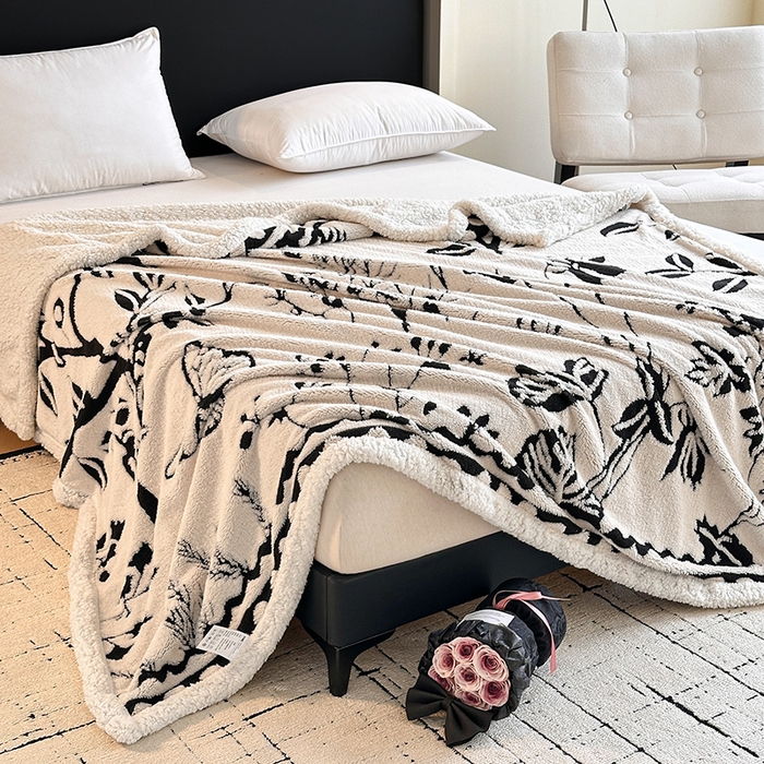 91家纺网 家纺一手货源 找家纺 沐棉家居 2025新款双层提花羊羔绒毛毯毯子 丛林蝴蝶