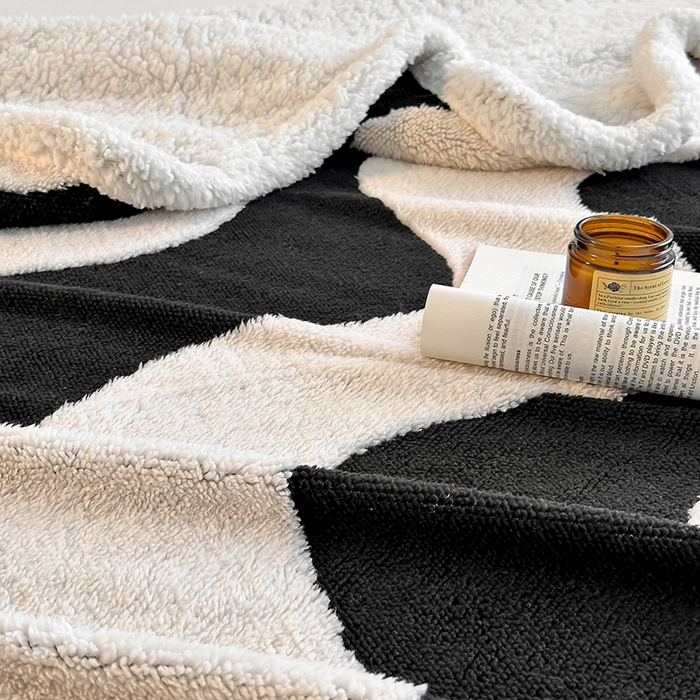 91家纺网 家纺一手货源 找家纺 沐棉家居 2025新款双层提花羊羔绒毛毯毯子 波浪纹