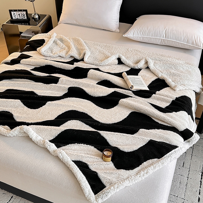 91家纺网 家纺一手货源 找家纺 沐棉家居 2025新款双层提花羊羔绒毛毯毯子 波浪纹