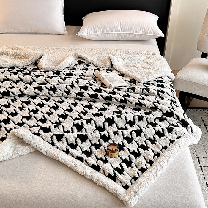 91家纺网 家纺一手货源 找家纺 沐棉家居 2025新款双层提花羊羔绒毛毯毯子 千鸟格