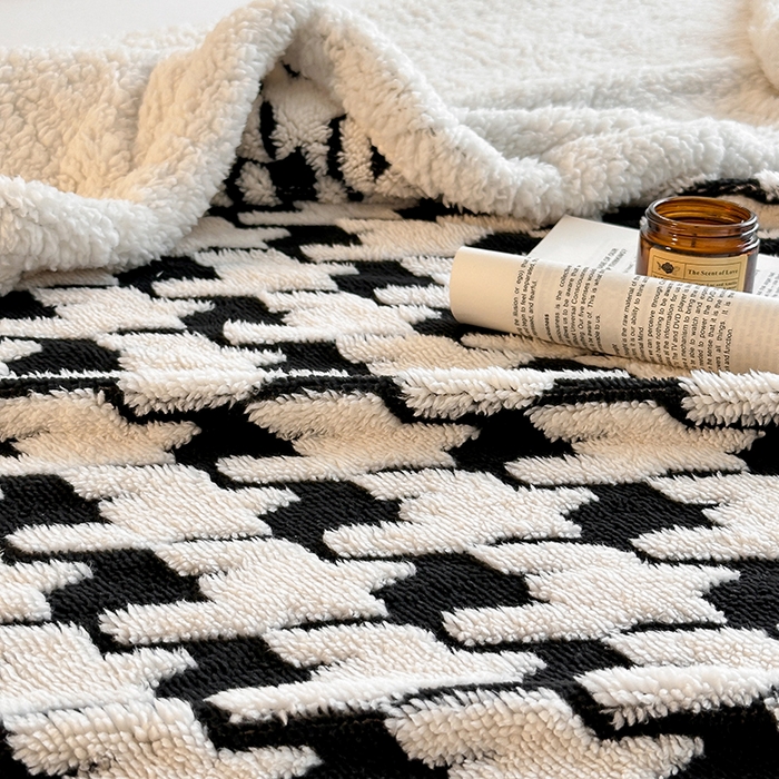 91家纺网 家纺一手货源 找家纺 沐棉家居 2025新款双层提花羊羔绒毛毯毯子 千鸟格