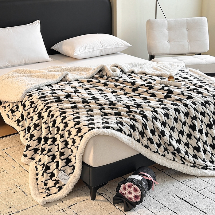 91家纺网 家纺一手货源 找家纺 沐棉家居 2025新款双层提花羊羔绒毛毯毯子 千鸟格