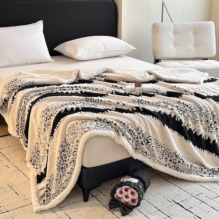 91家纺网 家纺一手货源 找家纺 沐棉家居 2025新款双层提花羊羔绒毛毯毯子 时光条