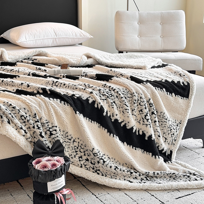 91家纺网 家纺一手货源 找家纺 沐棉家居 2025新款双层提花羊羔绒毛毯毯子 时光条