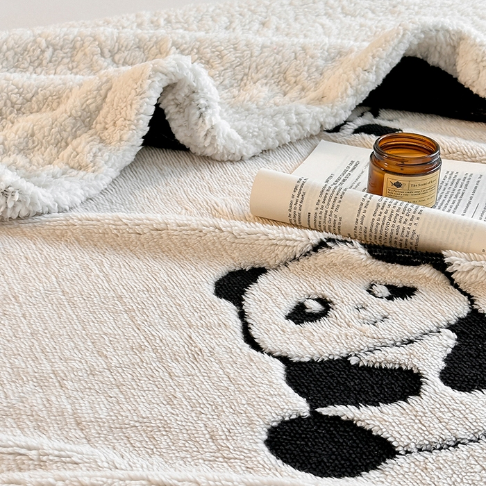 91家纺网 家纺一手货源 找家纺 沐棉家居 2025新款双层提花羊羔绒毛毯毯子 熊猫