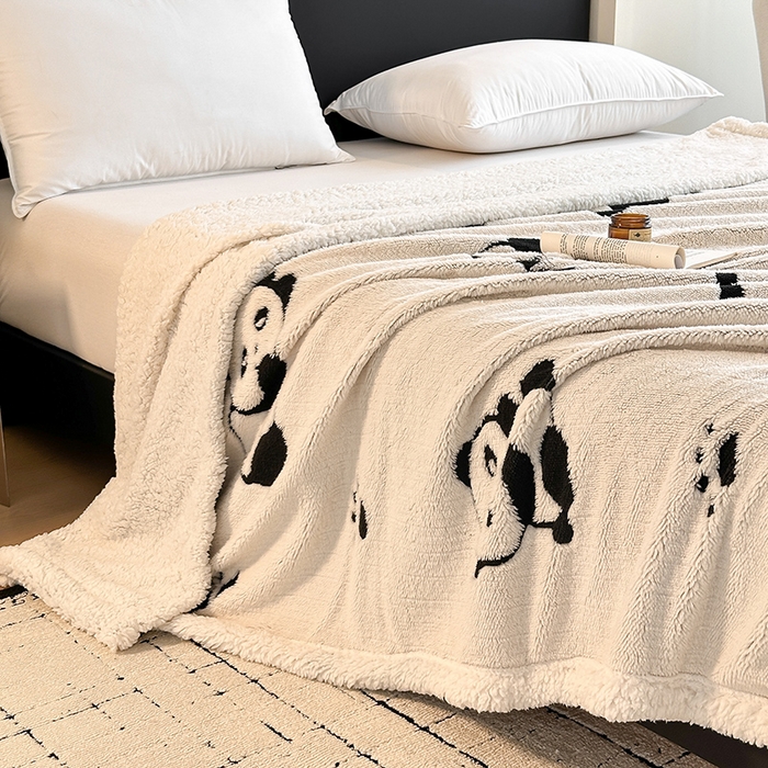 91家纺网 家纺一手货源 找家纺 沐棉家居 2025新款双层提花羊羔绒毛毯毯子 熊猫