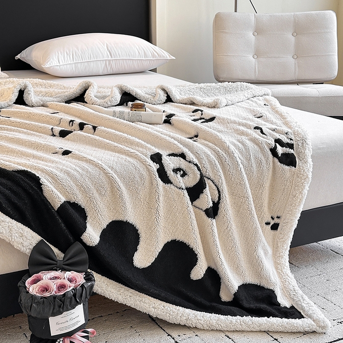 91家纺网 家纺一手货源 找家纺 沐棉家居 2025新款双层提花羊羔绒毛毯毯子 熊猫