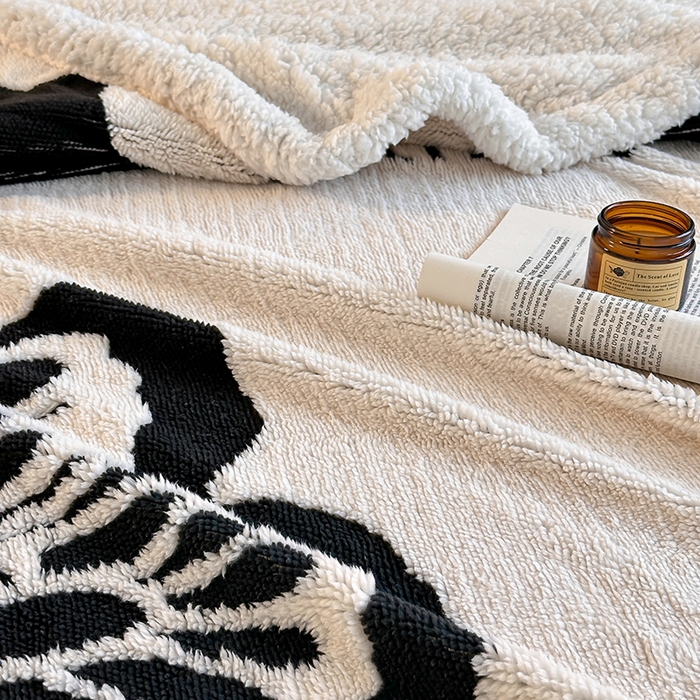 91家纺网 家纺一手货源 找家纺 沐棉家居 2025新款双层提花羊羔绒毛毯毯子 英文蝴蝶