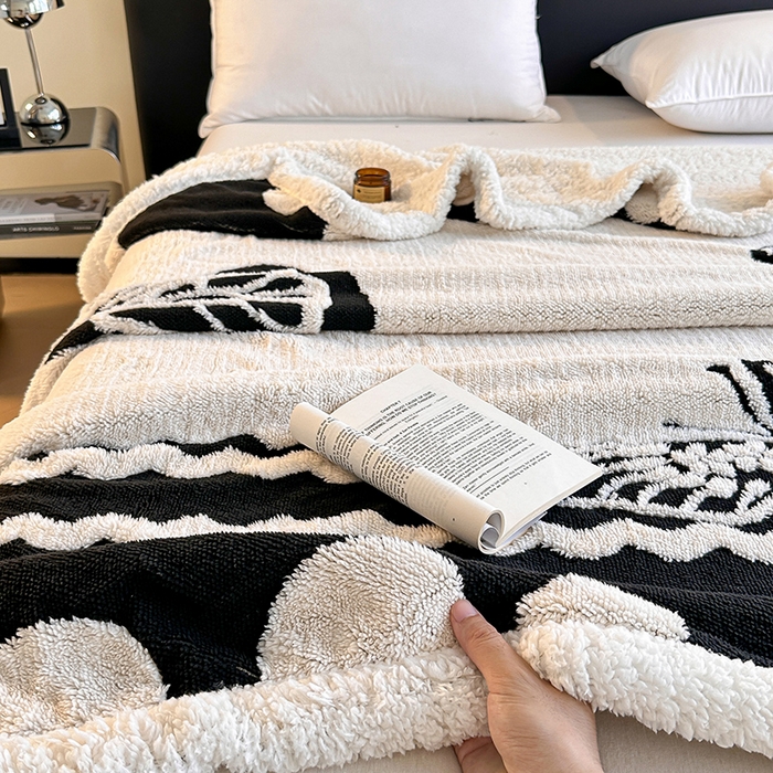 91家纺网 家纺一手货源 找家纺 沐棉家居 2025新款双层提花羊羔绒毛毯毯子 英文蝴蝶